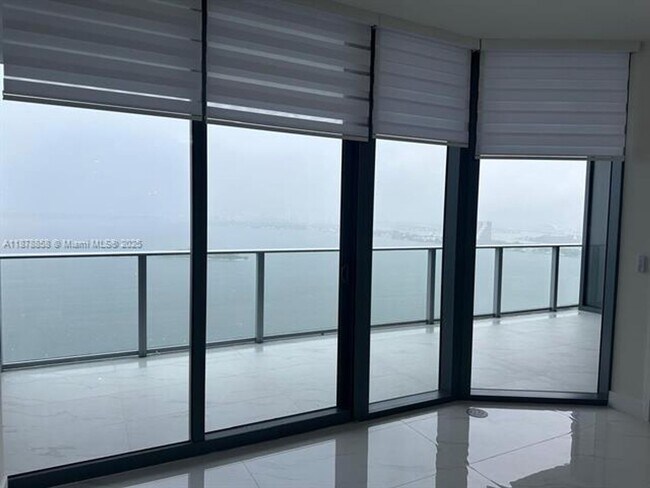 Building Photo - 700 NE 24th St