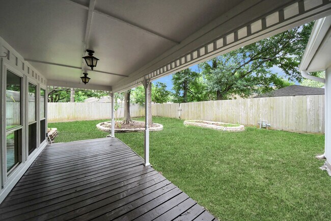 Building Photo - 25511 Many Oak Dr