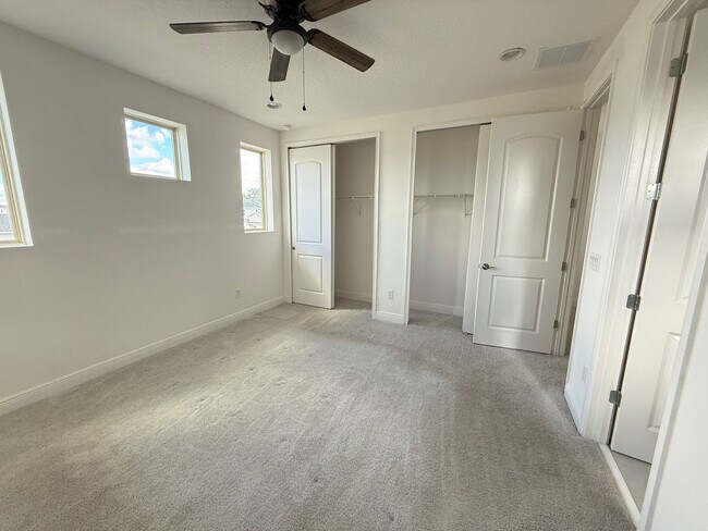 Building Photo - 5/4 spacious Saint Cloud Home