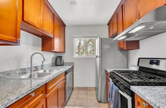 Building Photo - Two bedroom unit in North Davis