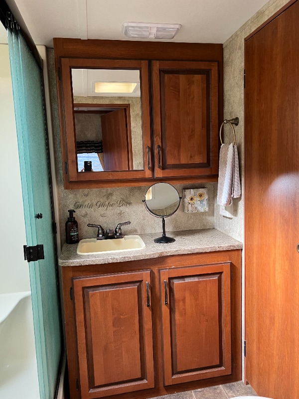 Building Photo - 7560 Chelsea Rd