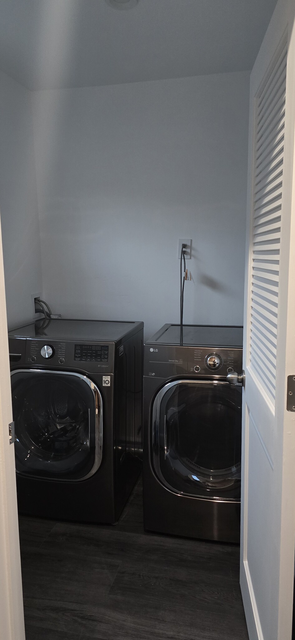 Laundry room - 530 W 3rd St