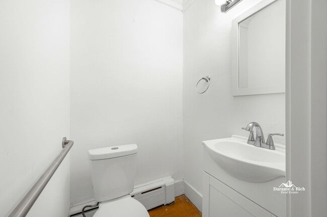 Building Photo - Single Family Home in Historic Oak Park Neighborhood