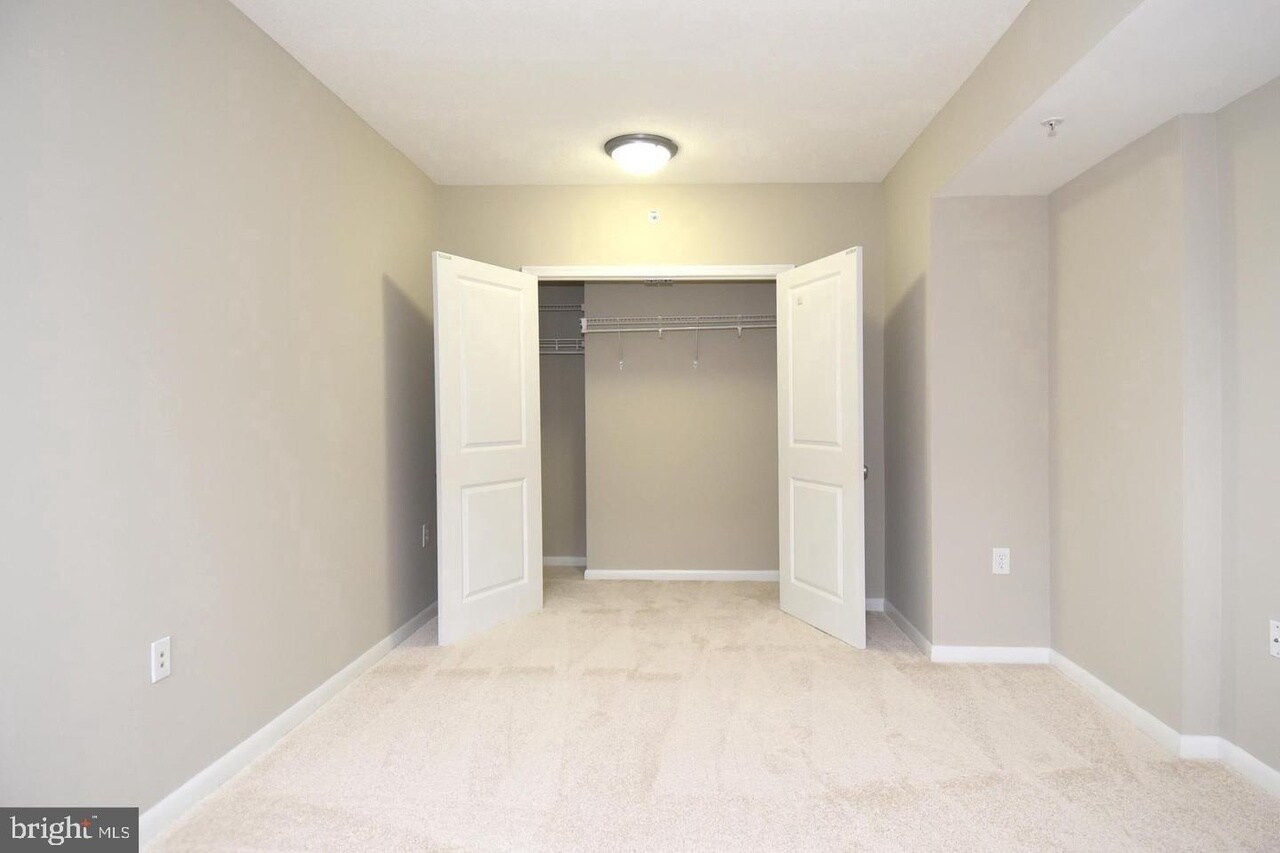 Building Photo - 851 N Glebe Rd