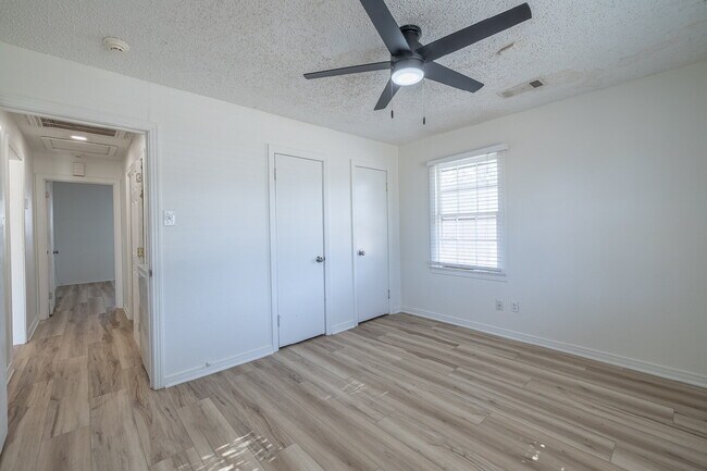 Building Photo - Beautifully Renovated 2-bedroom, 1-bathroom home!