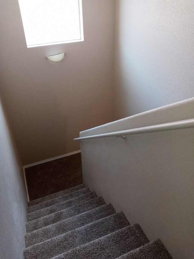 Building Photo - 9900 Sunshine Mesa Dr NW