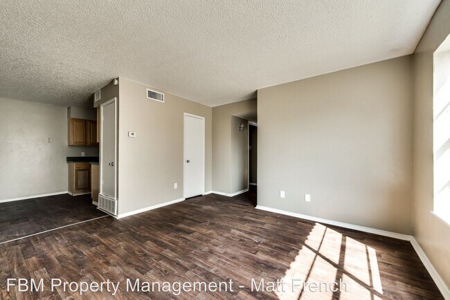 Building Photo - 1001 NE 3rd St