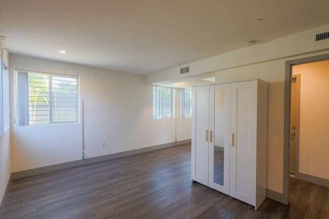 Building Photo - Gemini Townhomes