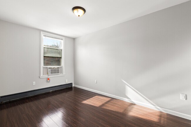 Building Photo - 46 Wayne St