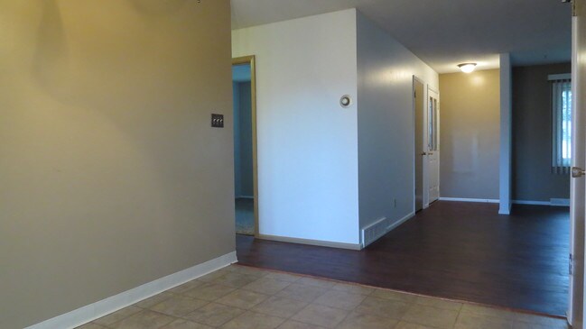 Building Photo - 5503 6th Ave S