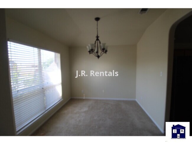 Building Photo - 207 Crowfoot Dr