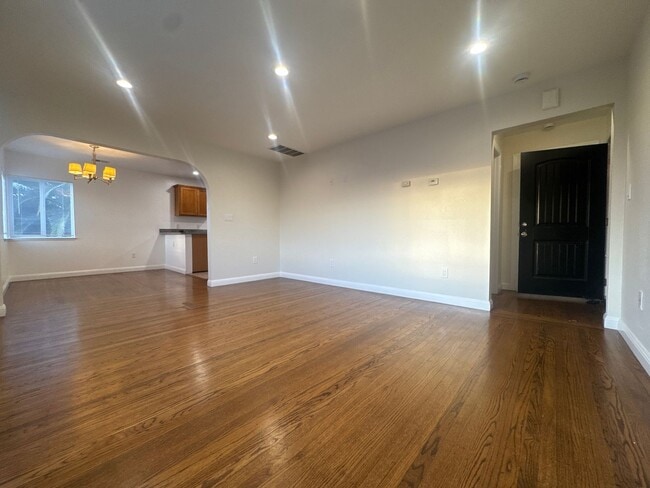 Building Photo - 2685 Havenscourt Boulevard-$20
