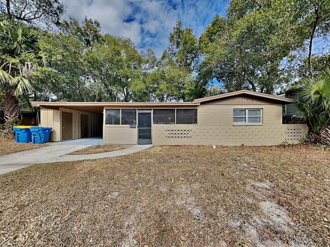 Building Photo - 7439 Stonehurst Rd N