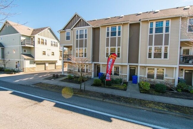 Building Photo - Springwater Corridor Luxury Townhome: Popu...