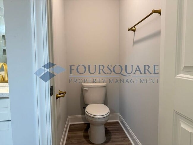 Building Photo - End-Unit Townhome with Fenced Yard, Washer/Dryer included & 2-Car Garage – Comfortable & Convenie...