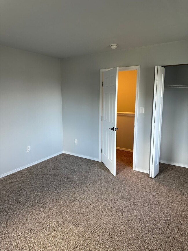 Building Photo - 3182-3184 Shellers Bend