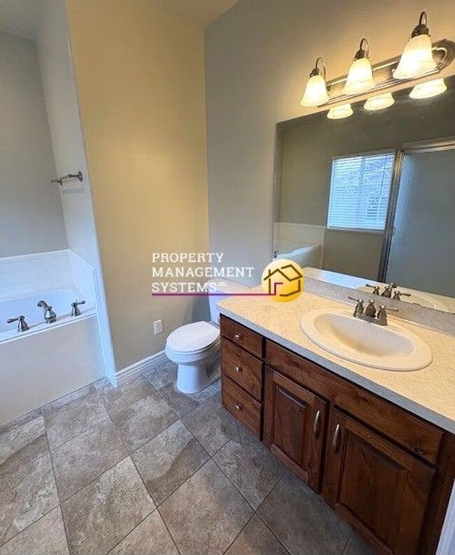 Building Photo - 3 Bedroom Townhome in Layton!