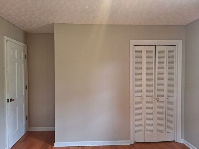 Building Photo - Basement Rancher located in Farragut