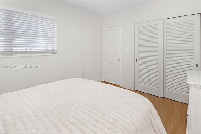 Building Photo - 326 Van Buren St