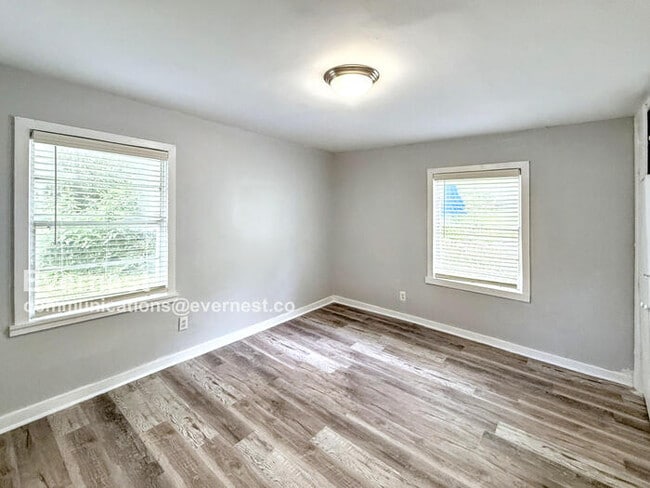 Building Photo - 618 Brunson Ave