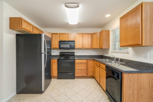 Building Photo - 1703 Maple View Way