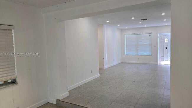Building Photo - 3801 SW 31st Dr