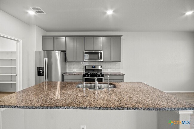 Building Photo - 271 Kinsley Wy