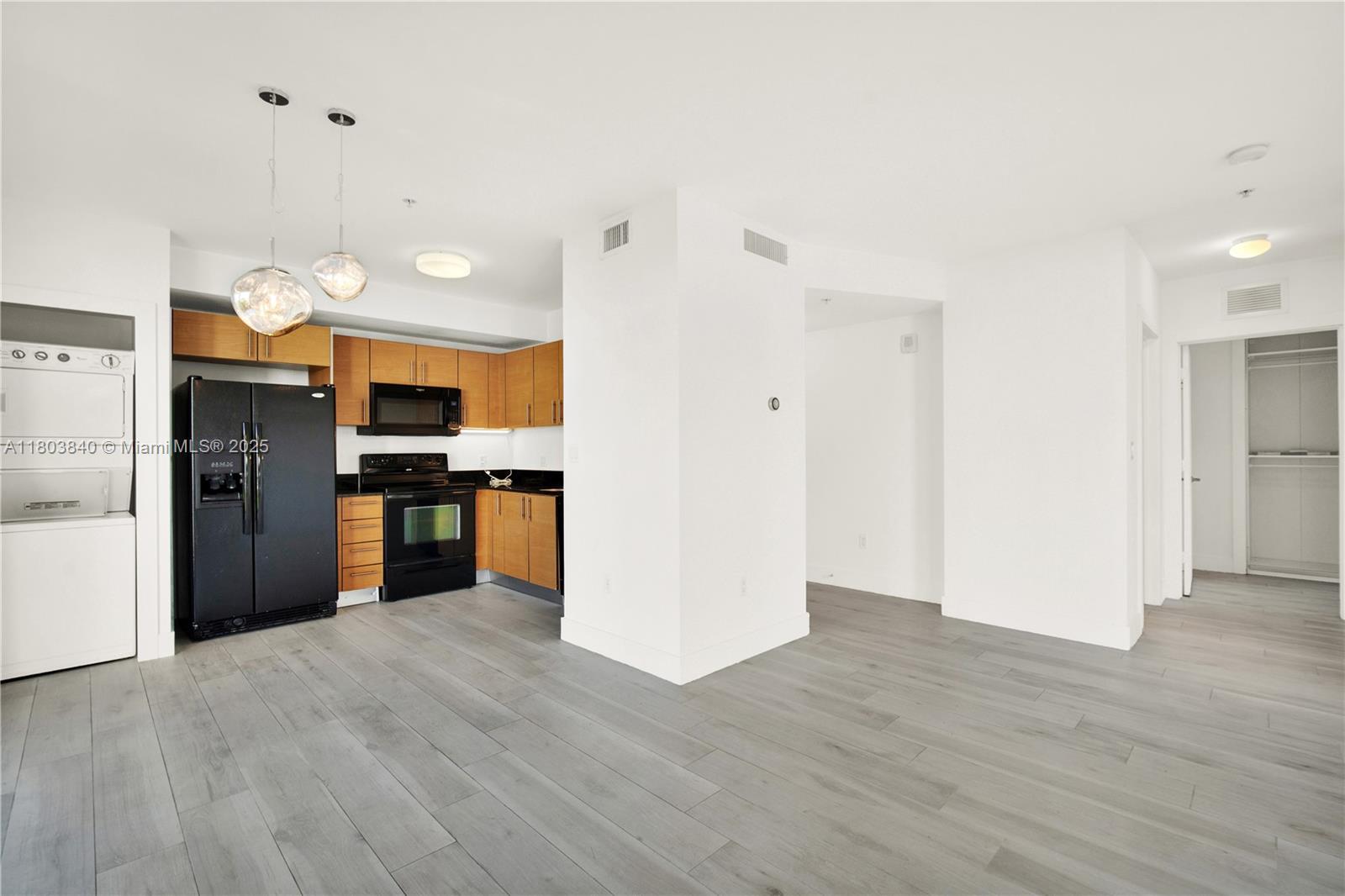 Building Photo - 2701 SW 3rd Ave