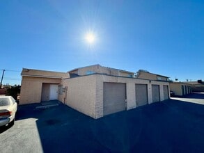 Building Photo - Single-story 1 bedroom unit available for immediate move-in!