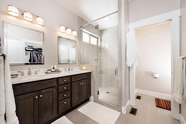 Building Photo - 3 Bedroom 2 Bathroom Ranch Style Home in I...