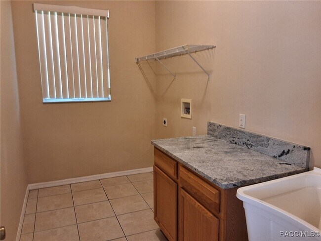 Building Photo - 1474 W Pringle Pl
