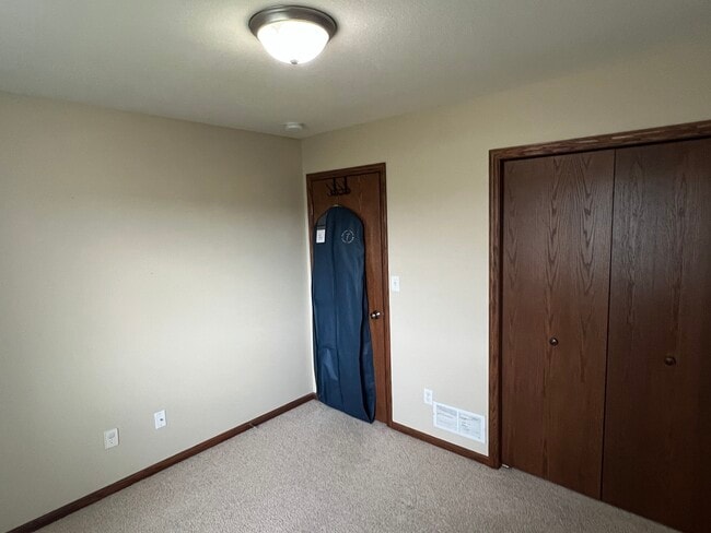 Building Photo - 5179 Castleview Dr NW