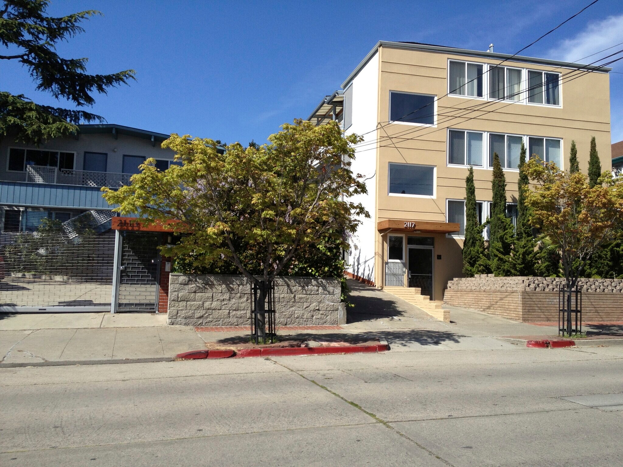 Building Entrance - 2117 Rose St