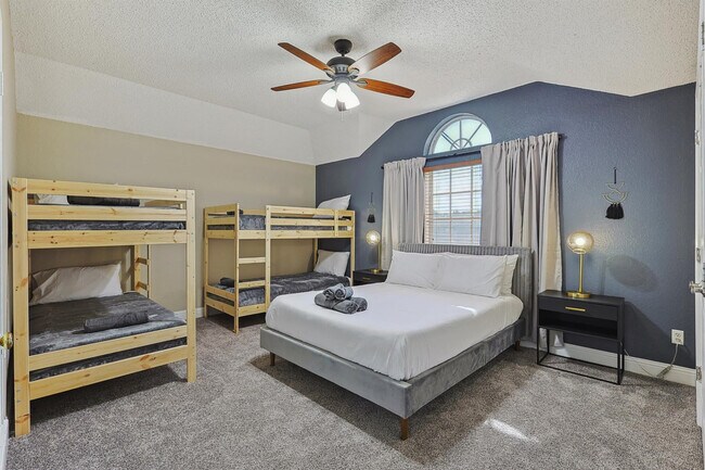 Building Photo - 967 Grand Central Pkwy