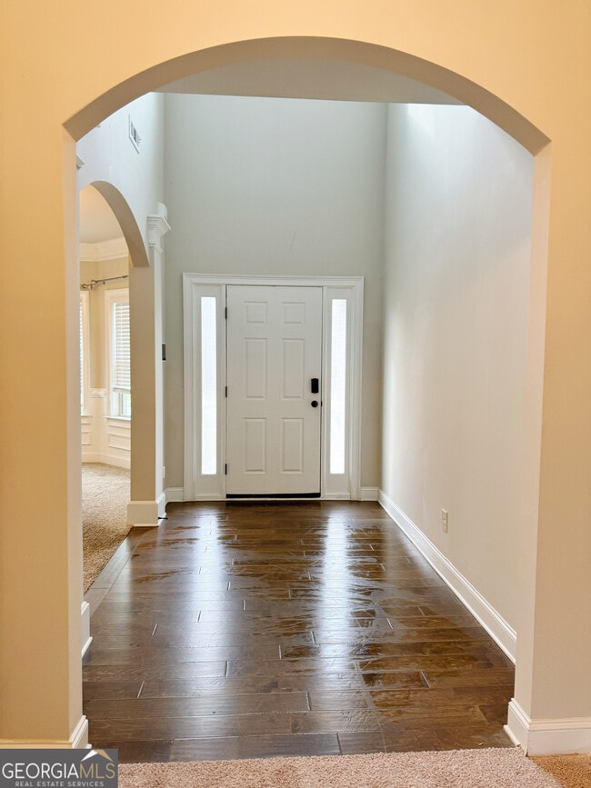 Building Photo - 732 Sanctuary Ln