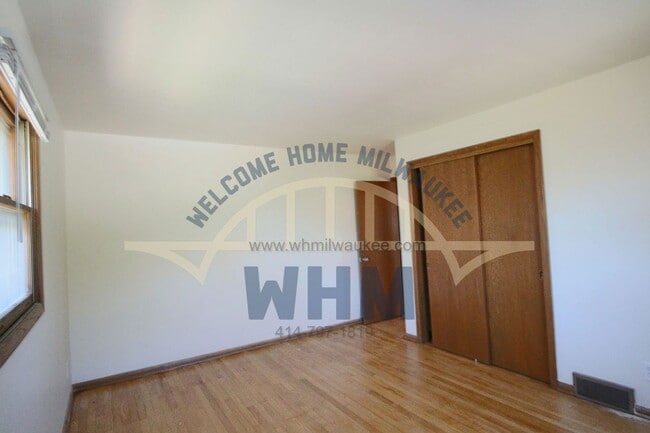 Building Photo - 8526 W Appleton Ave