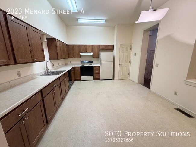 Building Photo - 2023 Menard St