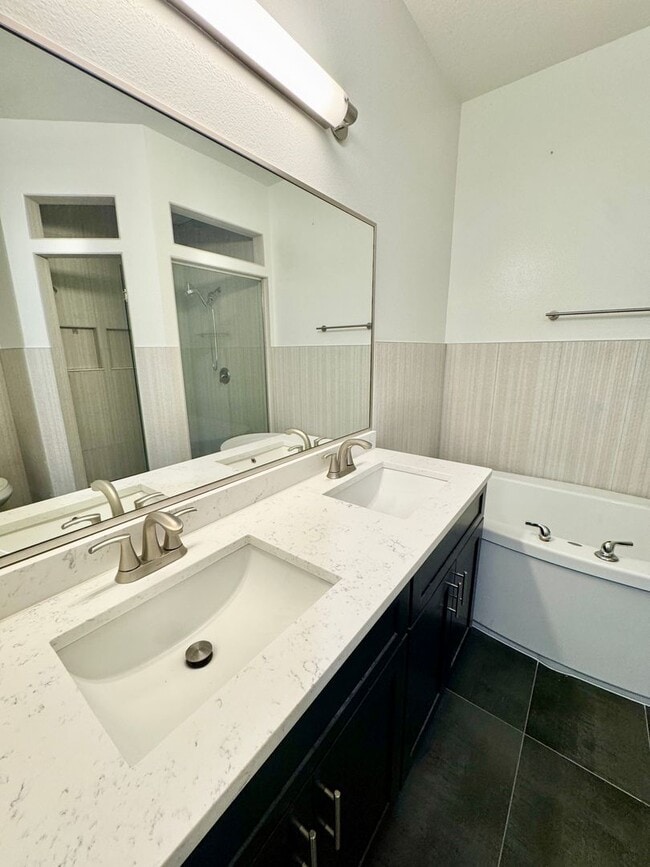 Building Photo - Stunning and Unique Luxury Town Home for Rent in the heart of sought after SODO!