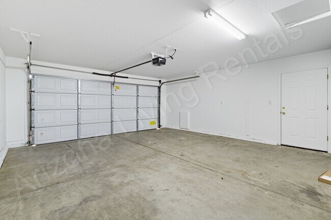Building Photo - 2811 Harrod Ave