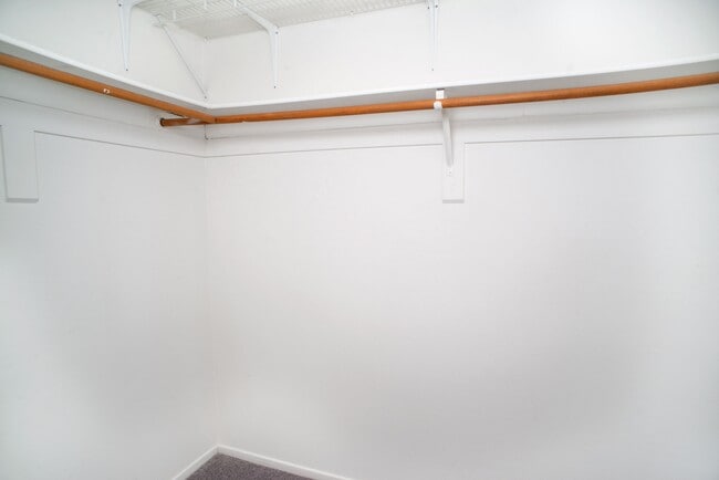 Building Photo - 15766 Midwood Dr