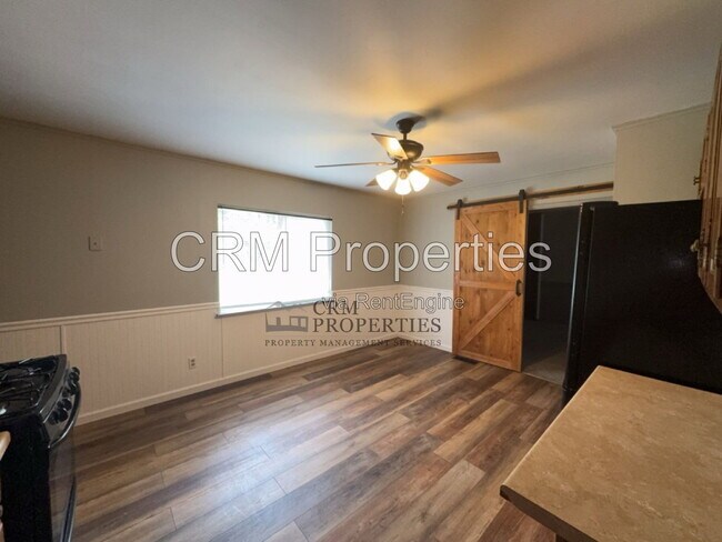 Building Photo - 212 Southlea Dr