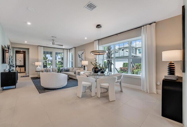 Building Photo - 923 SW Pr Ave