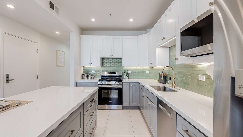 Building Photo - 275 9th St