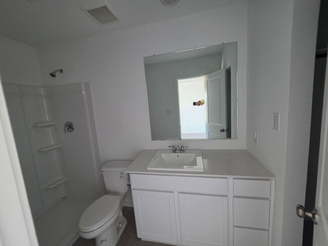 Building Photo - Modern New-Build Home with Open Floor Plan...