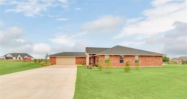 Building Photo - 640 SW Dani Ann Ln