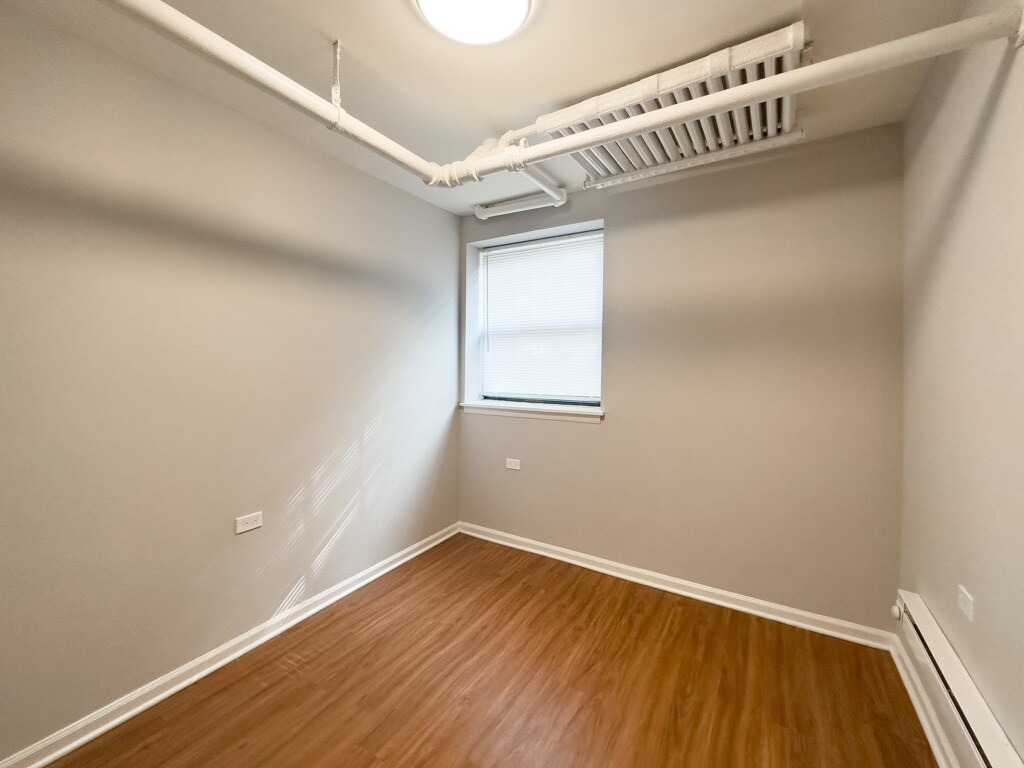 Building Photo - 5748 N Winthrop Ave