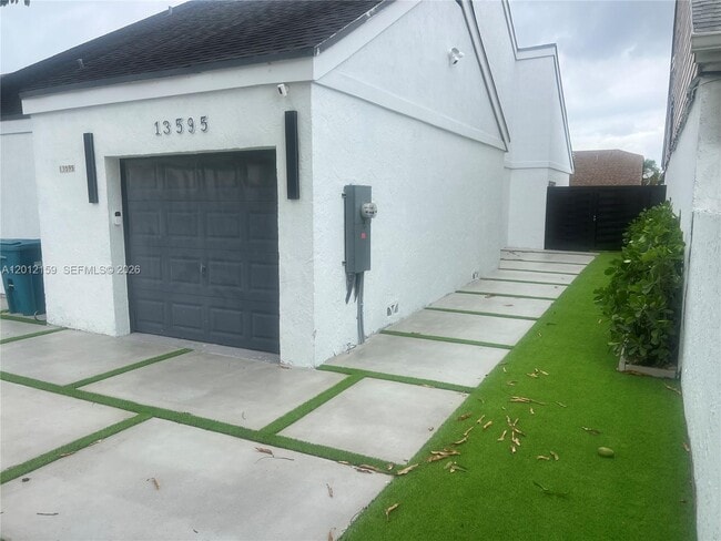 Building Photo - 13595 SW 99th St