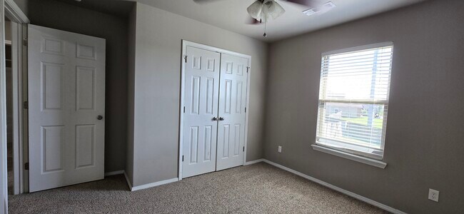 Building Photo - 5007 SW Fieldstone Blvd