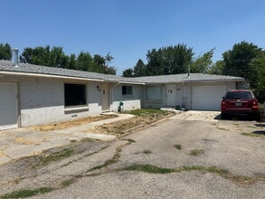 Building Photo - "Charming 2-Bedroom Oasis in Boise's Heart...