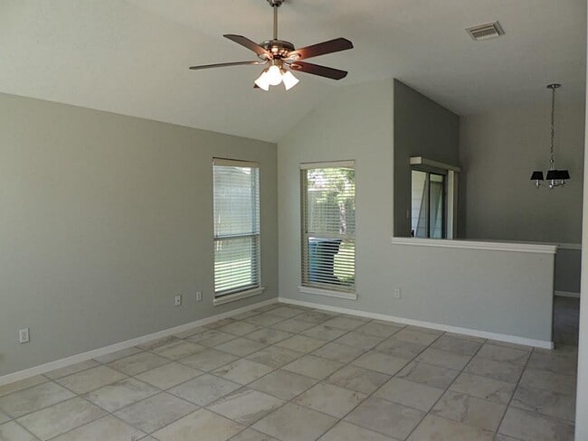 Building Photo - 236 Canterbury Dr